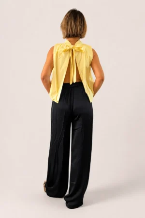 Blouse jaune sans manches avec dos nu