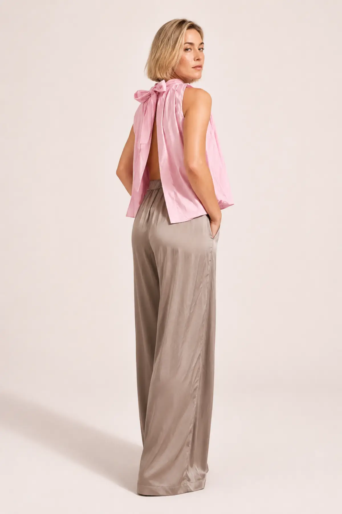 Blouse rose sans manches avec dos nu – Image 3
