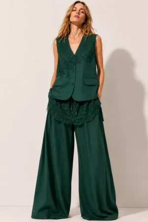 Ensemble deux pièces vert en lin avec pantalon large