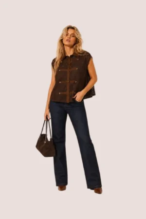 Chemisier marron en dentelle sans manches style officier