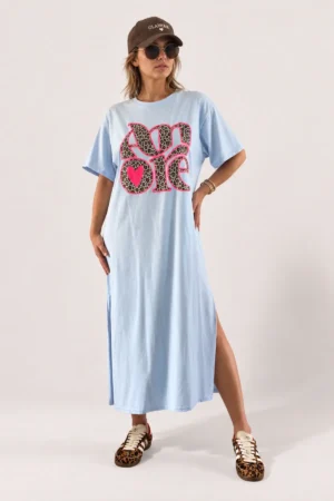Robe longue bleue ciel AMORE léopard à contour fluo